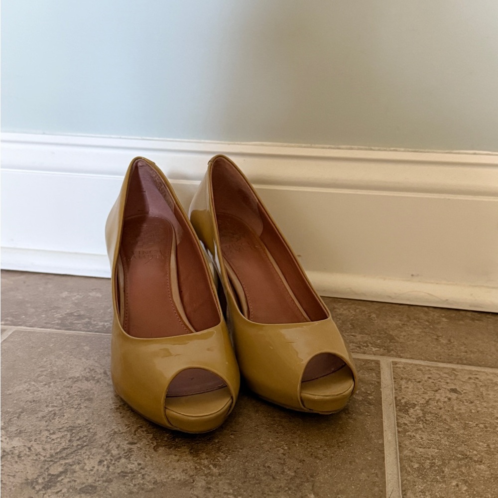 Vince Camaro Yellow high heels